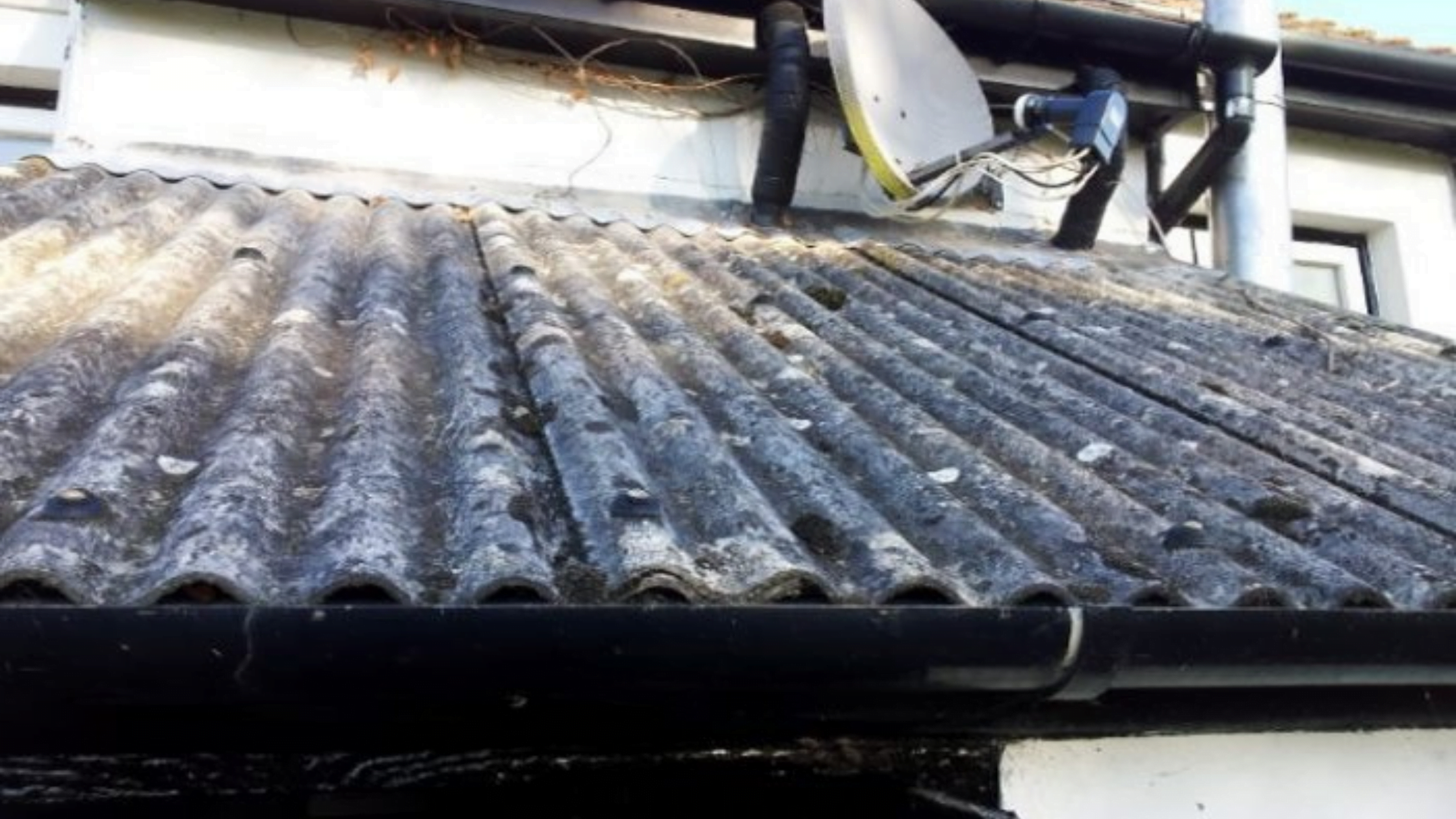 Asbestos survey team reveal asbestos in roof materials