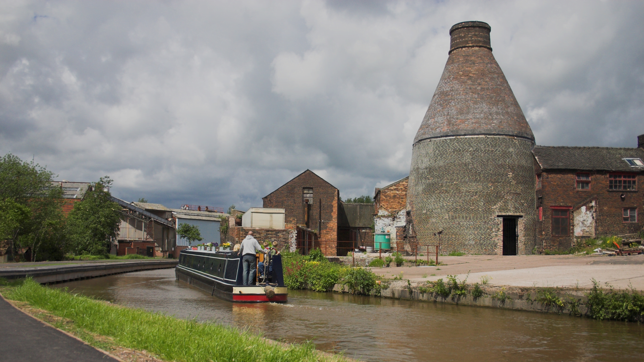 Stoke on Trent canal and bottle kiln